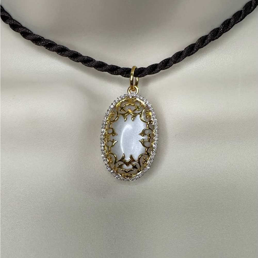 New Natural Moonstone with Diamond Pendant in18K solid gold with certificate